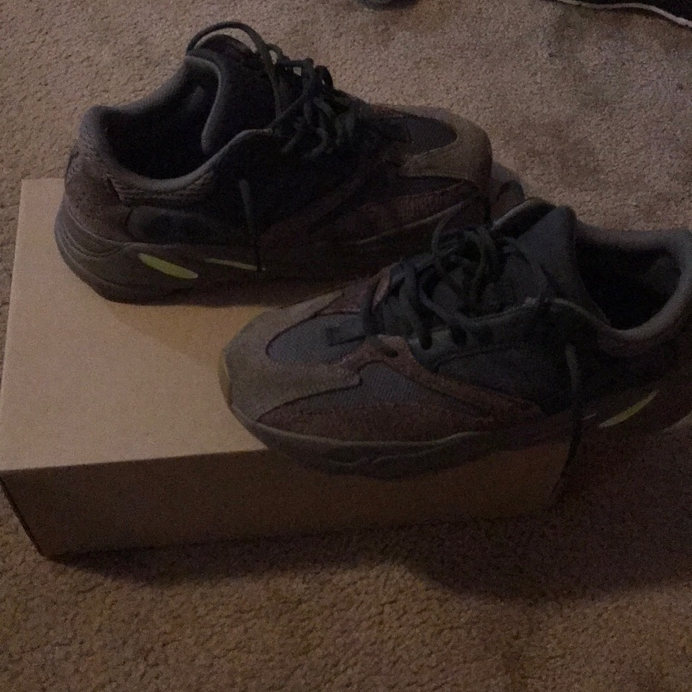 Yeezy 700 Mauve 700